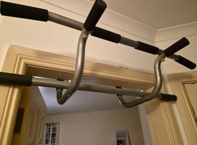 Pull up bar