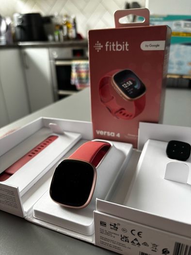 Fitbit Versa 4 (Pink Sand/Copper Rose) + Original Box & 3 Extra Straps