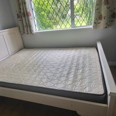 Queen size bed