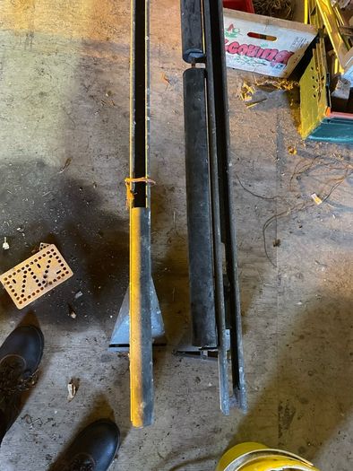 Van Roof Ladder Rack with Rear Rollers - Gutter Mount - HiAce / Older Vans