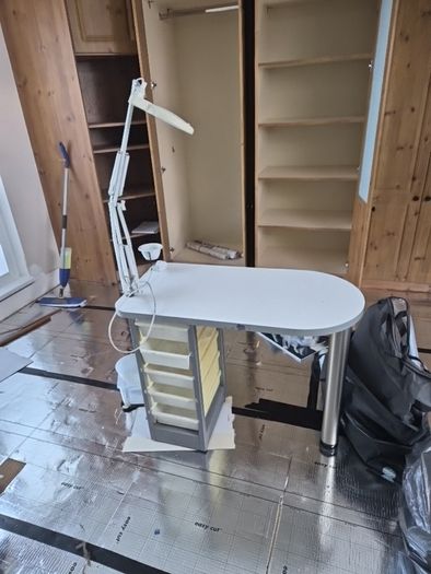 manicure table