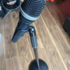 AKG D5 Live mic + stand