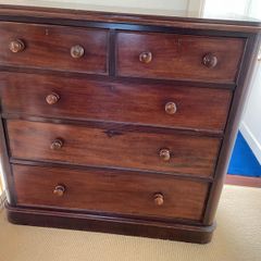 Mahogany chest of drawers
