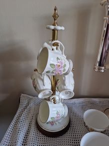 mugs on stand