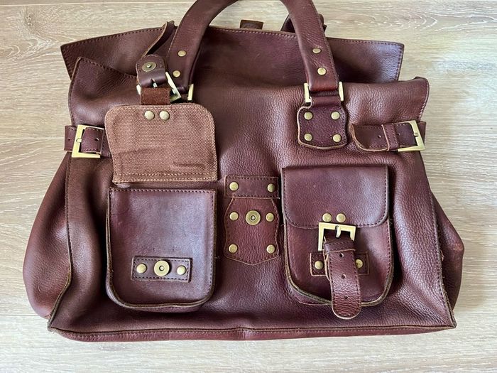 Jesire leather hand bag