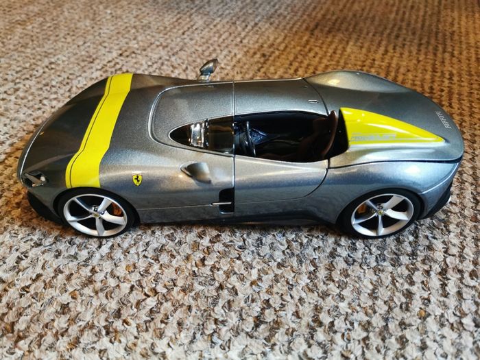 Bburago Ferrari SP1 Silver 1/18