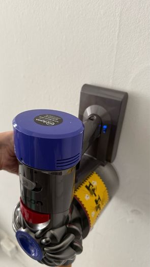 dyson v8