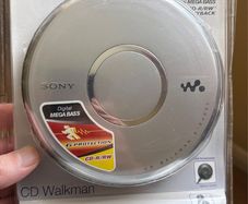 Sony Walkman D-EJ021 Portable CD Player With G-Protection NEW IN BOX (2006 model)