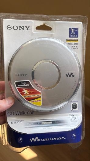 Sony Walkman D-EJ021 Portable CD Player With G-Protection NEW IN BOX (2006 model)
