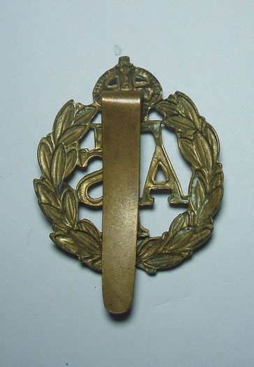 REGIMENTAL CAP BADGES (brass & bi-metal) - 5 original types (see below), militaria lot C.