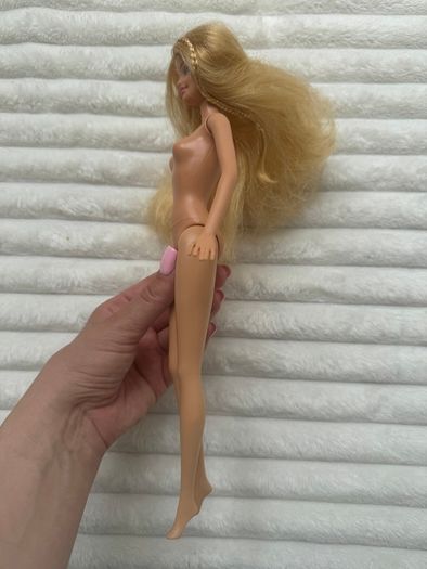 Belly Button Barbie 1999 Blonde With 2 braids Used Damaged hand Please look at the pictures
