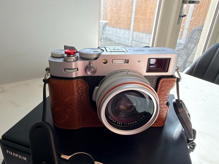 Fujifilm X100VI Silver for sale/ 1700 shot count