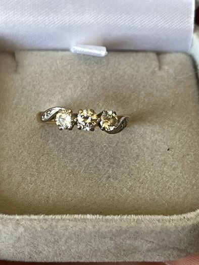 18k Engagement ring
