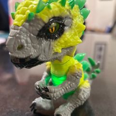 Fingerlings UNTAMED Radioactive Dino - Stegosaurus