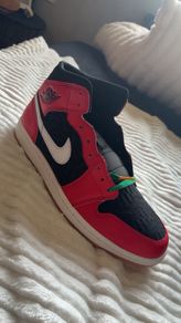 Air Jordan 1 Mid SE " Christmas"