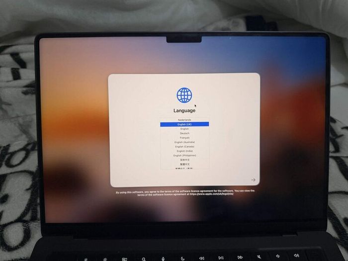 MacBook Pro 14 M5 16GB 1TB Space Black, 6 Cycles