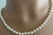 Icing pearl necklace