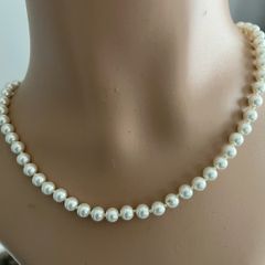 Icing pearl necklace