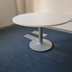 white meeting table with 4 black meeting chairs