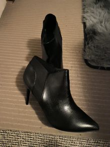 New, news look womens boots,size 8(41)black