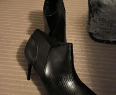 New, news look womens boots,size 8(41)black