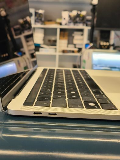 2019 Apple MacBook Pro 13 inch Intel Core i5 2.7GHz 16GB RAM 500GB SSD A1989 (Battery Cycle: 983)