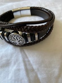 Leather bracelet with tree