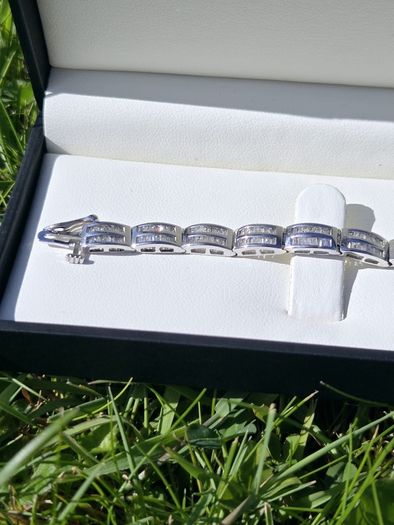 Brand New 10ct White Gold Diamond Tennis Bracelet