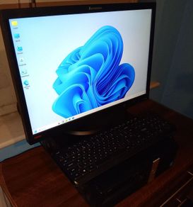 HP Desktop computer core i3 with 22" LCD screen Full set