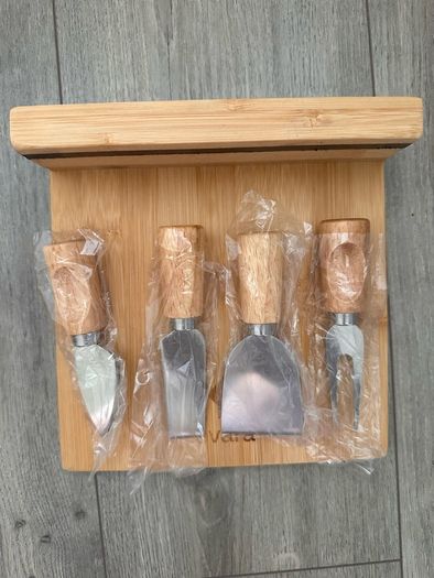 Cheese board magnetic and knives set