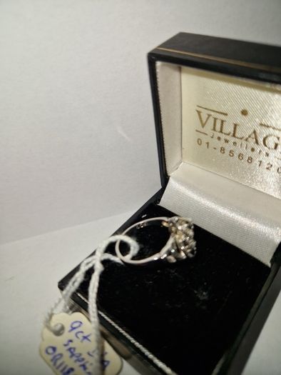 9ct white gold sapphire & Diamond