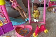 Barbie - Skipper bouncy castle play set