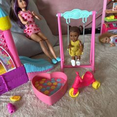 Barbie - Skipper bouncy castle play set