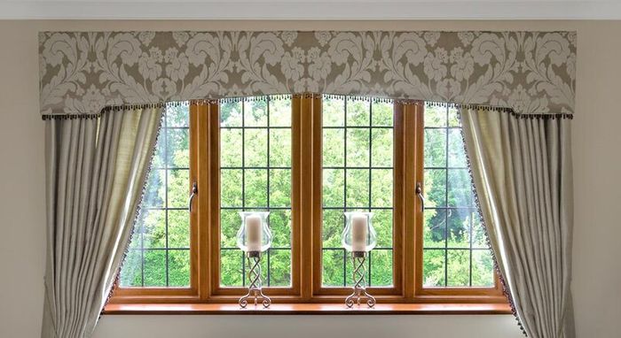 curtain  phelmet box