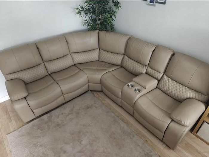 Massive Sale On Brand New Sofas. Multiple Stylist Options Available. Recliner,non Recliner, Leather And Fabric Couches