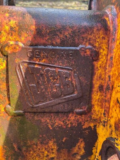 4 Original JCB 3Cx buckets, Ripper toe and wheel