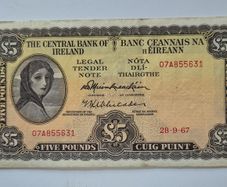 1967 lady Lavery 5 pound note.