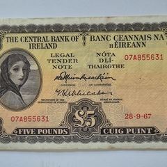 1967 lady Lavery 5 pound note.