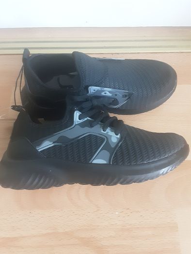 Trainers/Boys Lightweight Trainers  .. Size: 1 UK  ..  33/34 EU .. REDUCED PRICE