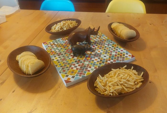 Lovely Set of Four Vintage Mid Century Modern Hand-Carved Wood Nibbles Bowls in Excellent Condition.
