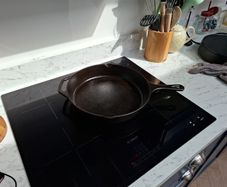 Cast iron pan (pre-Seasoned)