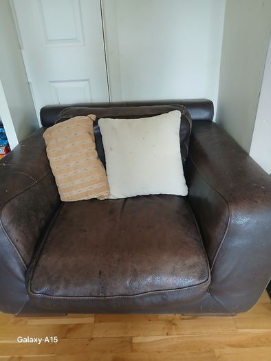 Leather suite 3 2 1