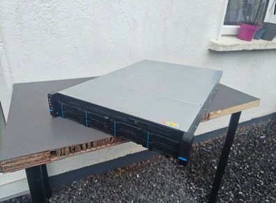 Fully rackable chassis NAS