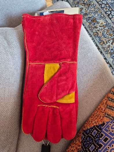 Welding gloves
