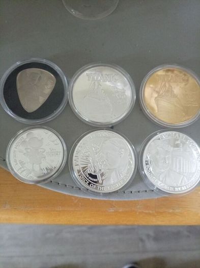 Mickey Mouse, Elvis, 2 titanic, paidraig Pearse, Micheal collins coins