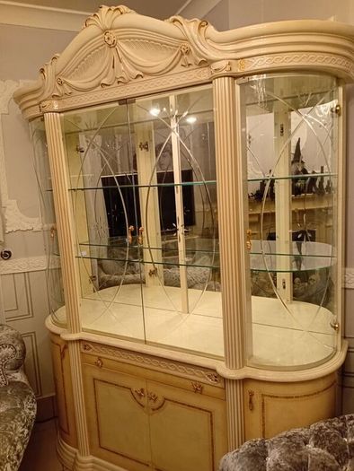 cabnet perfect condition no marks or scratches