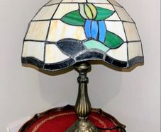 Tiffany-style stained glass table lamp featuring a floral motif