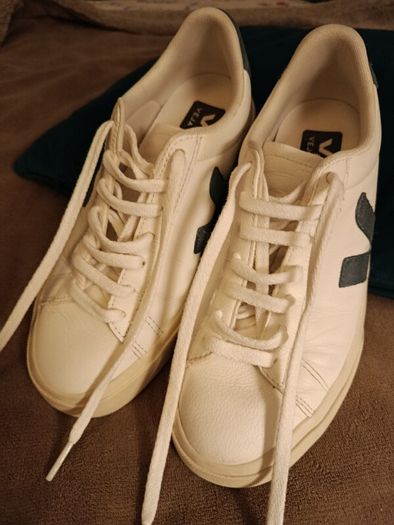 Veja trainers size 6