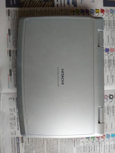 5 Portable DVD Players, all working, but no charges for them, all in very good condition