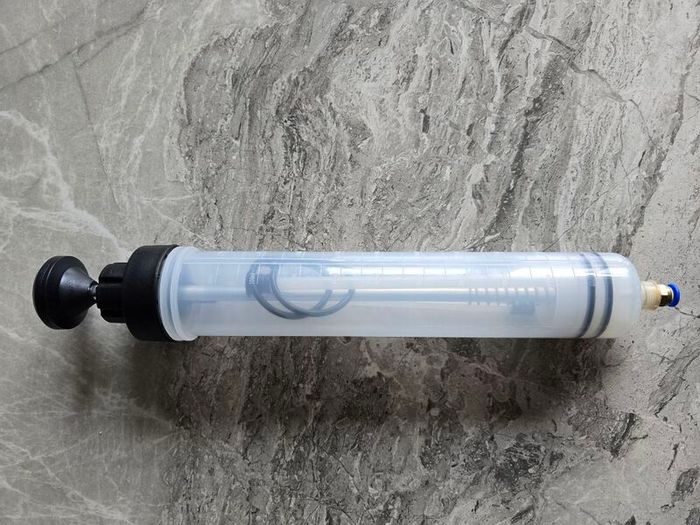 Car Brake Fluid Oil Extractor Auto Oil Change Syringe with Hose Manual Fuel Suction & Filler Fluid Oil Change Evacuator Pump